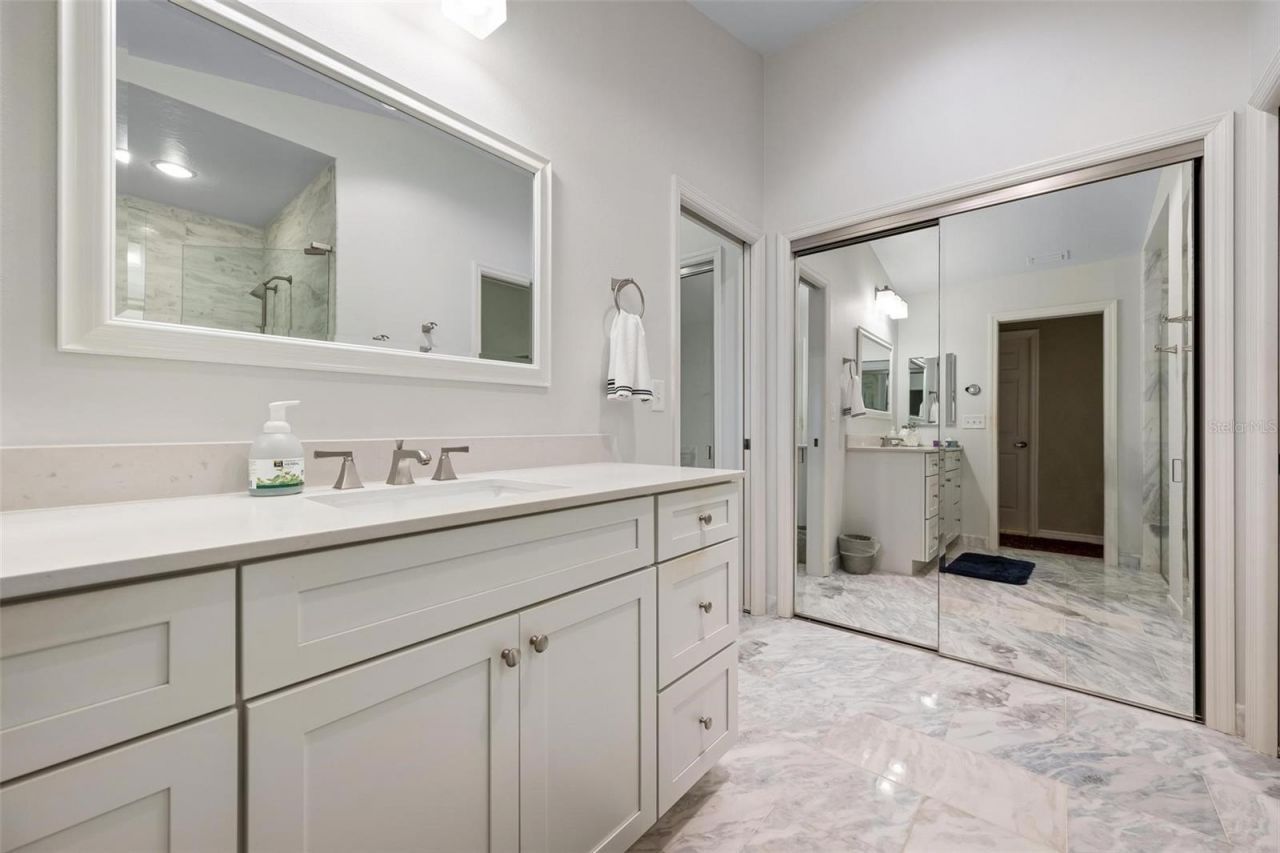 6964 Country Lakes Circle, Sarasota, FL 34243 Photo