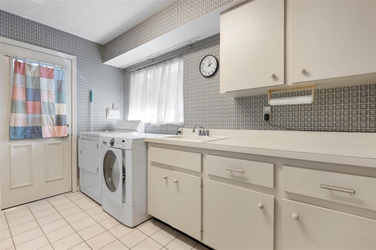 6964 Country Lakes Circle, Sarasota, FL 34243 Photo