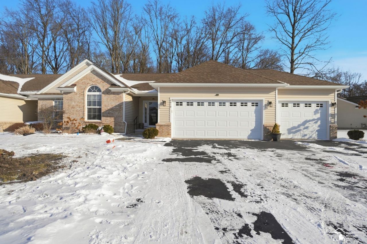 8010 Timber Wood Lane, Temperance, MI 48182 Main Photo