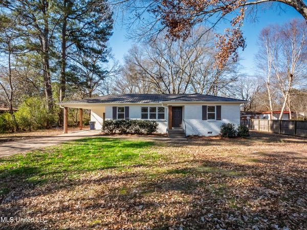 201 College Street, Batesville, MS 38606