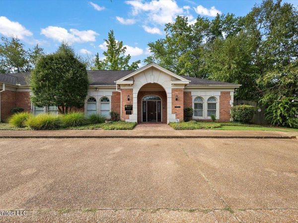 395 Edgewood Terrace Drive Drive, Jackson, MS 39206
