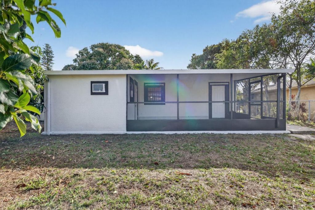 926 S 13th Avenue S, Lake Worth Beach, FL 33460 Photo