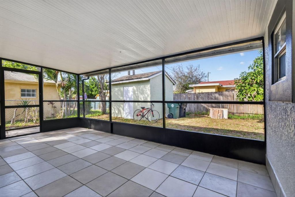 926 S 13th Avenue S, Lake Worth Beach, FL 33460 Photo