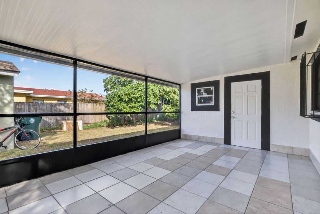 926 S 13th Avenue S, Lake Worth Beach, FL 33460 Photo