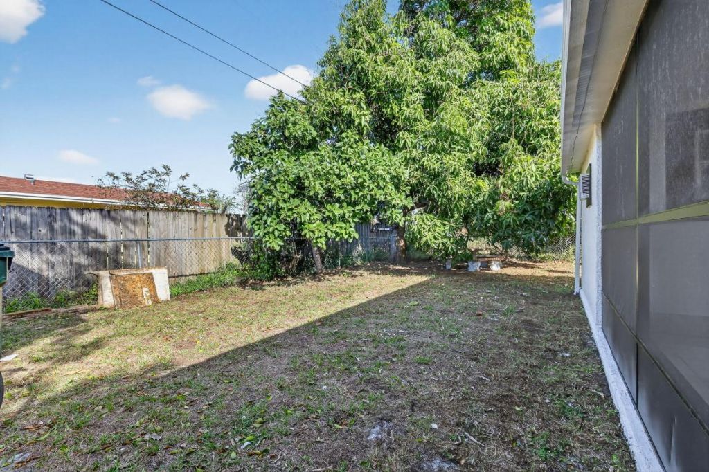 926 S 13th Avenue S, Lake Worth Beach, FL 33460 Photo