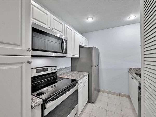 906 Twin Lakes Drive, Unit 8-J, Coral Springs, FL 33071