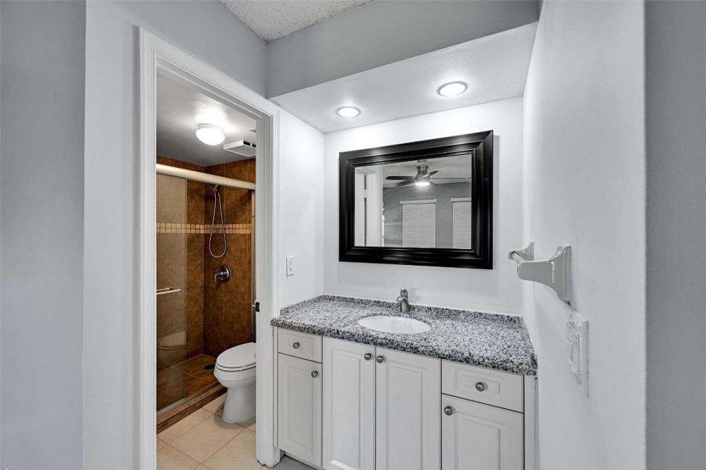 906 Twin Lakes Drive, Unit 8-J, Coral Springs, FL 33071 Photo