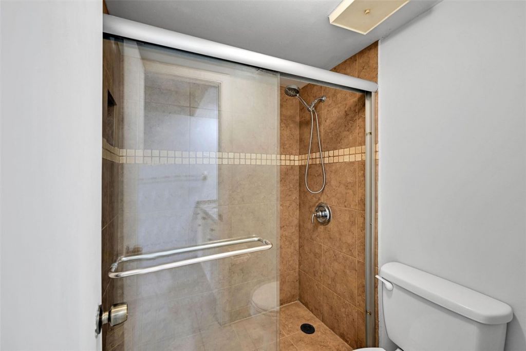 906 Twin Lakes Drive, Unit 8-J, Coral Springs, FL 33071 Photo