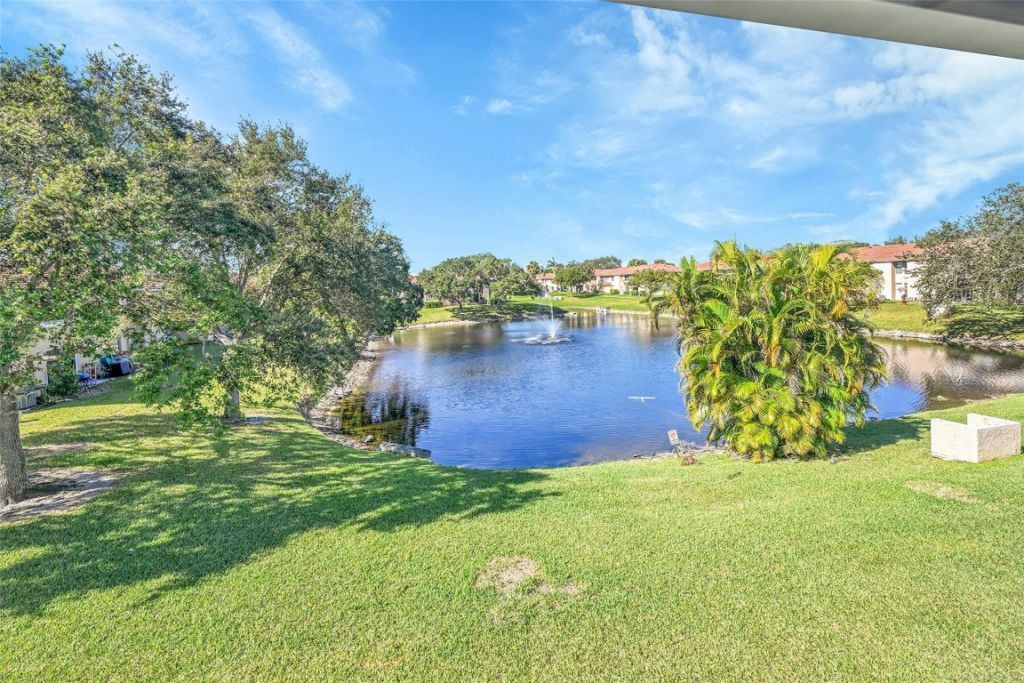 906 Twin Lakes Drive, Unit 8-J, Coral Springs, FL 33071 Photo