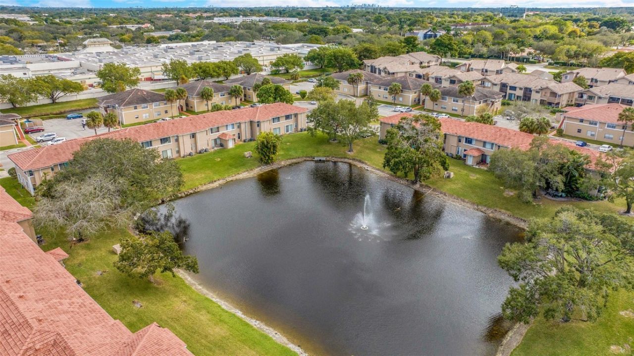 906 Twin Lakes Drive, Unit 8-J, Coral Springs, FL 33071 Photo