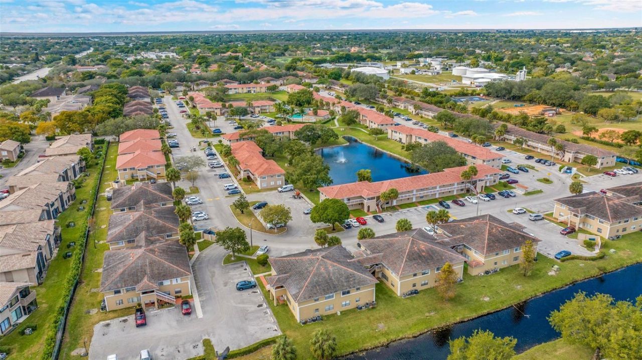 906 Twin Lakes Drive, Unit 8-J, Coral Springs, FL 33071 Photo