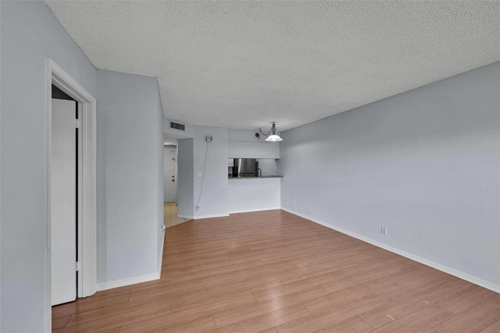 906 Twin Lakes Drive, Unit 8-J, Coral Springs, FL 33071 Photo