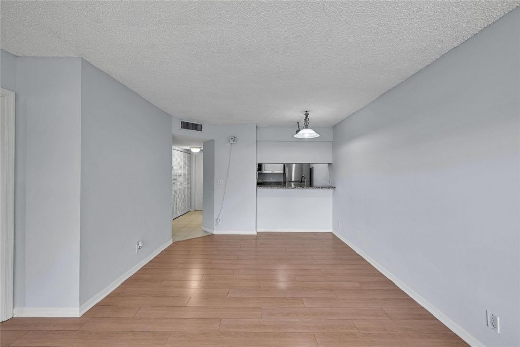 906 Twin Lakes Drive, Unit 8-J, Coral Springs, FL 33071 Photo