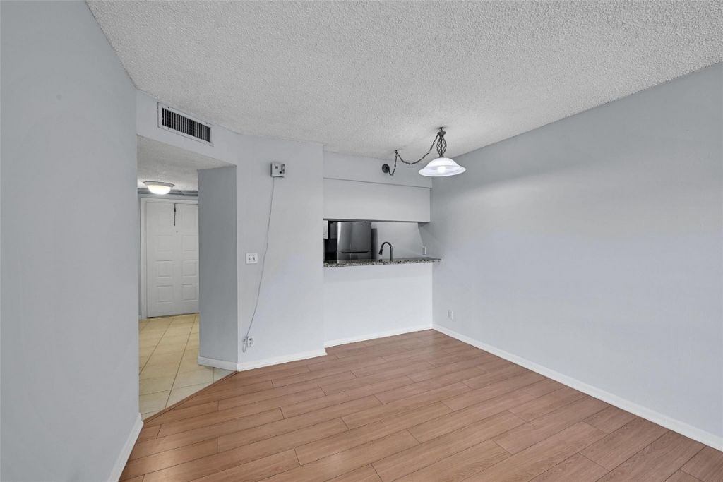 906 Twin Lakes Drive, Unit 8-J, Coral Springs, FL 33071 Photo