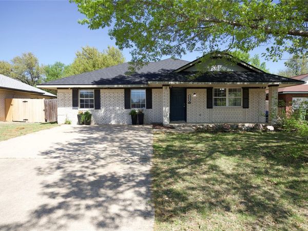 618 Bentwood DR, Leander, TX 78641