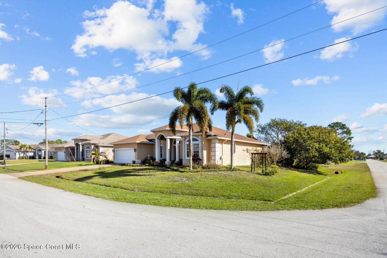 111 SW Ladybug Drive, Port Saint Lucie, FL 34953 Photo