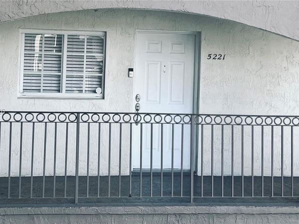 8851 NW 119th St, Unit 5221, Hialeah Gardens, FL 33018