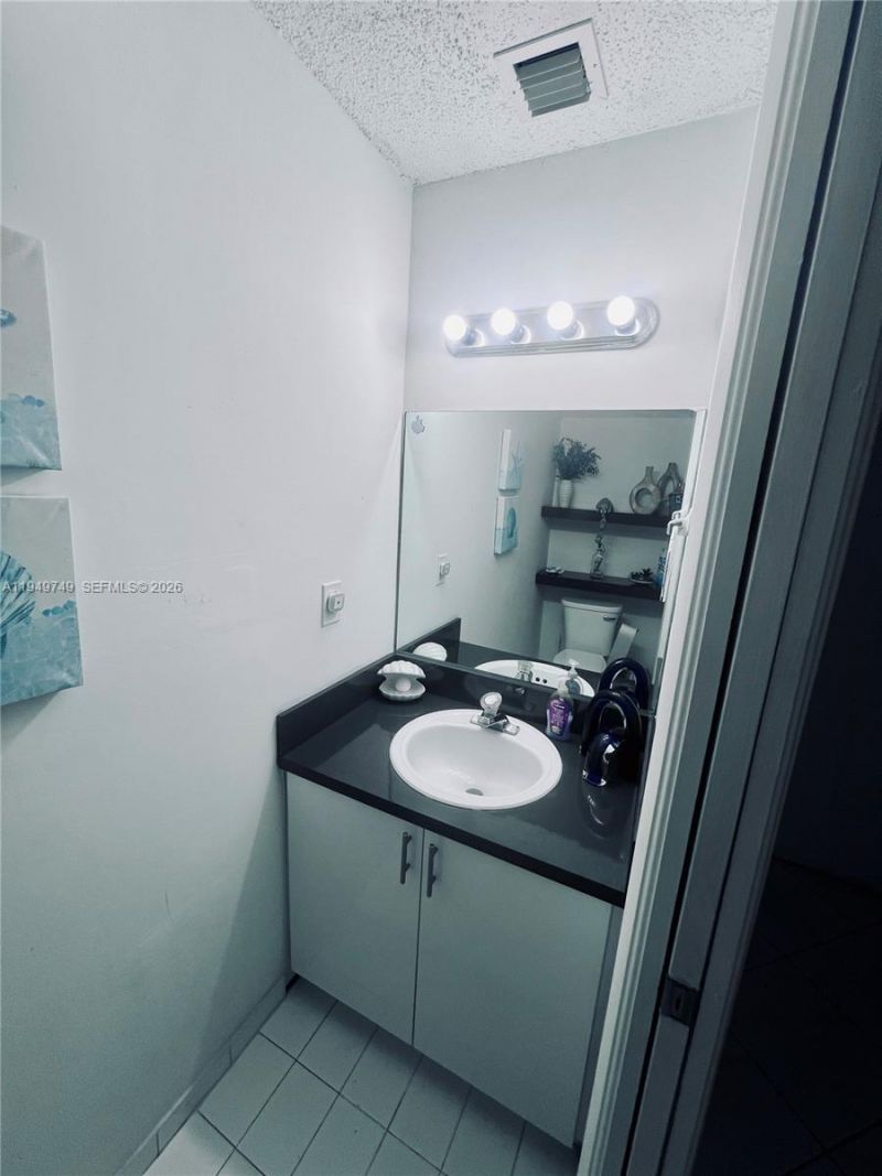 8851 NW 119th St, Unit 5221, Hialeah Gardens, FL 33018 Photo