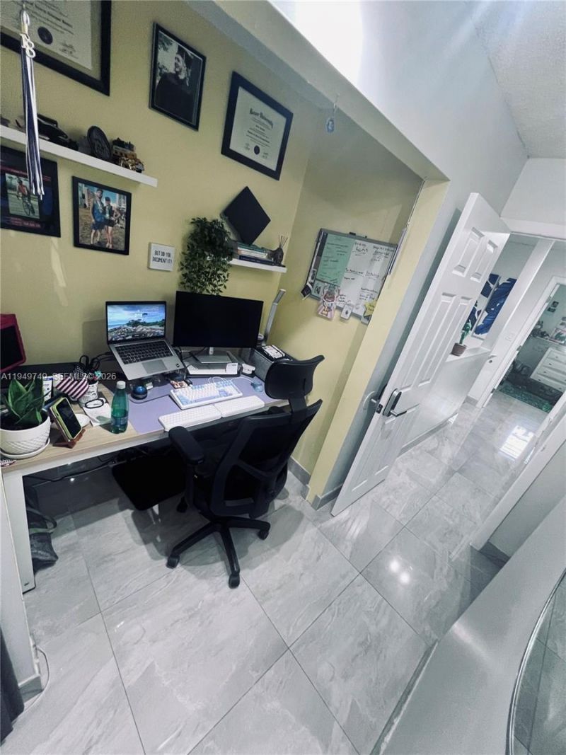 8851 NW 119th St, Unit 5221, Hialeah Gardens, FL 33018 Photo