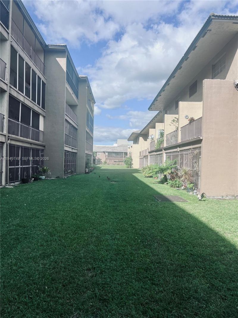 8851 NW 119th St, Unit 5221, Hialeah Gardens, FL 33018 Photo