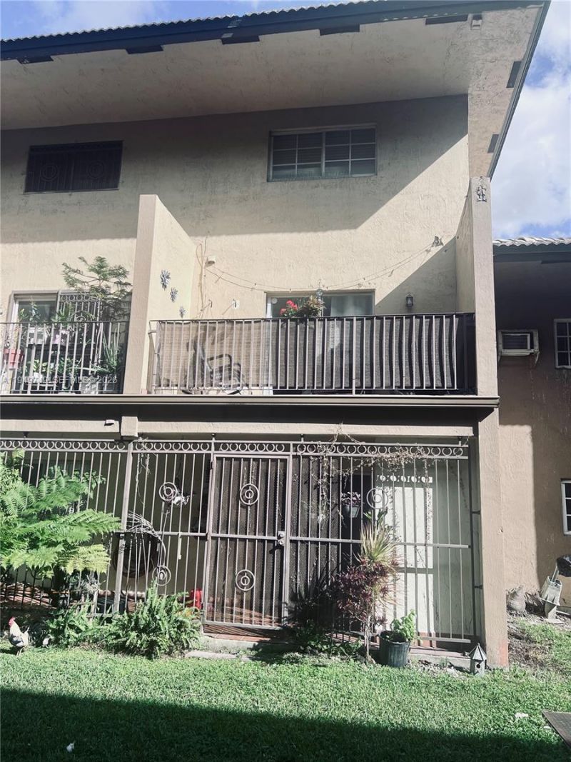 8851 NW 119th St, Unit 5221, Hialeah Gardens, FL 33018 Photo