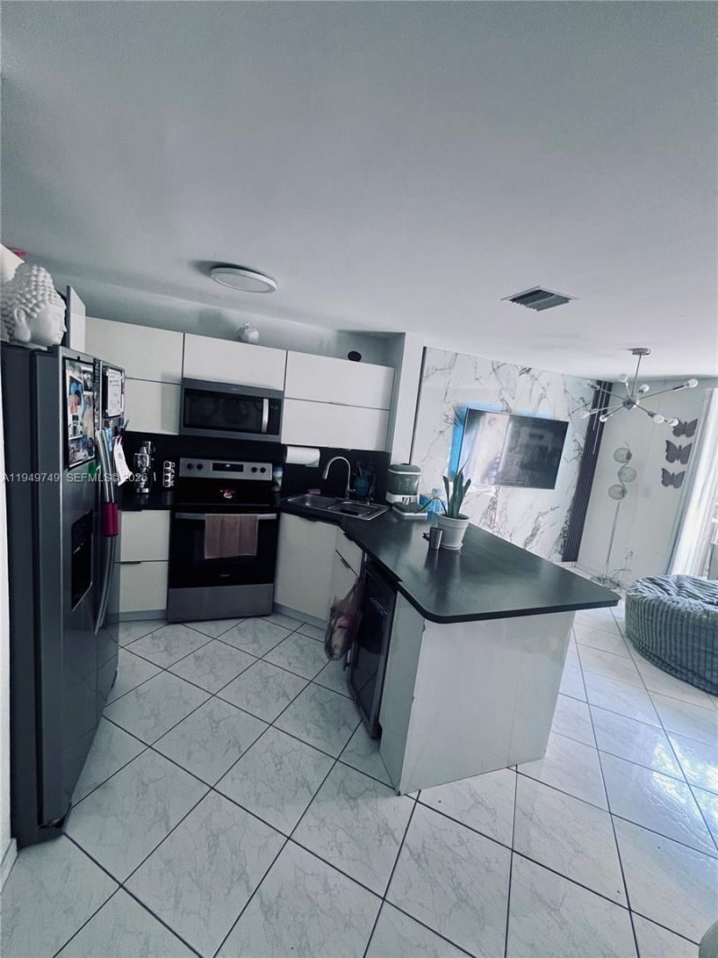 8851 NW 119th St, Unit 5221, Hialeah Gardens, FL 33018 Photo