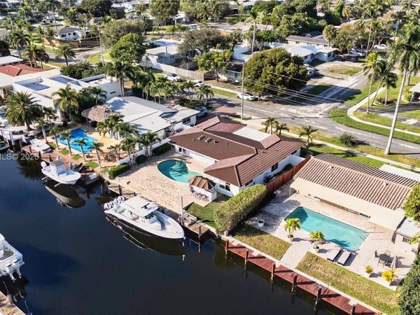 800 SE 3rd Ter , Pompano Beach, FL 33060