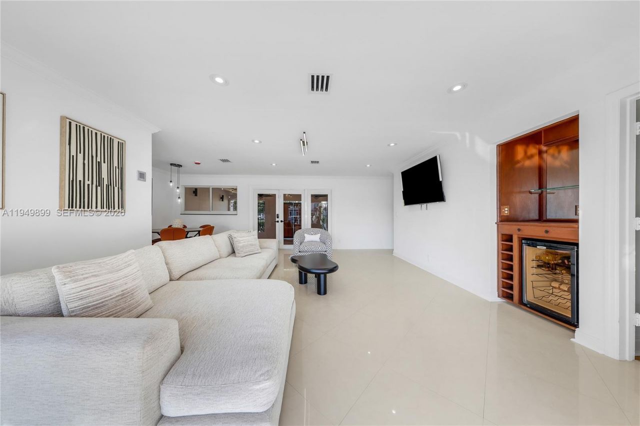 800 SE 3rd Ter , Pompano Beach, FL 33060 Photo