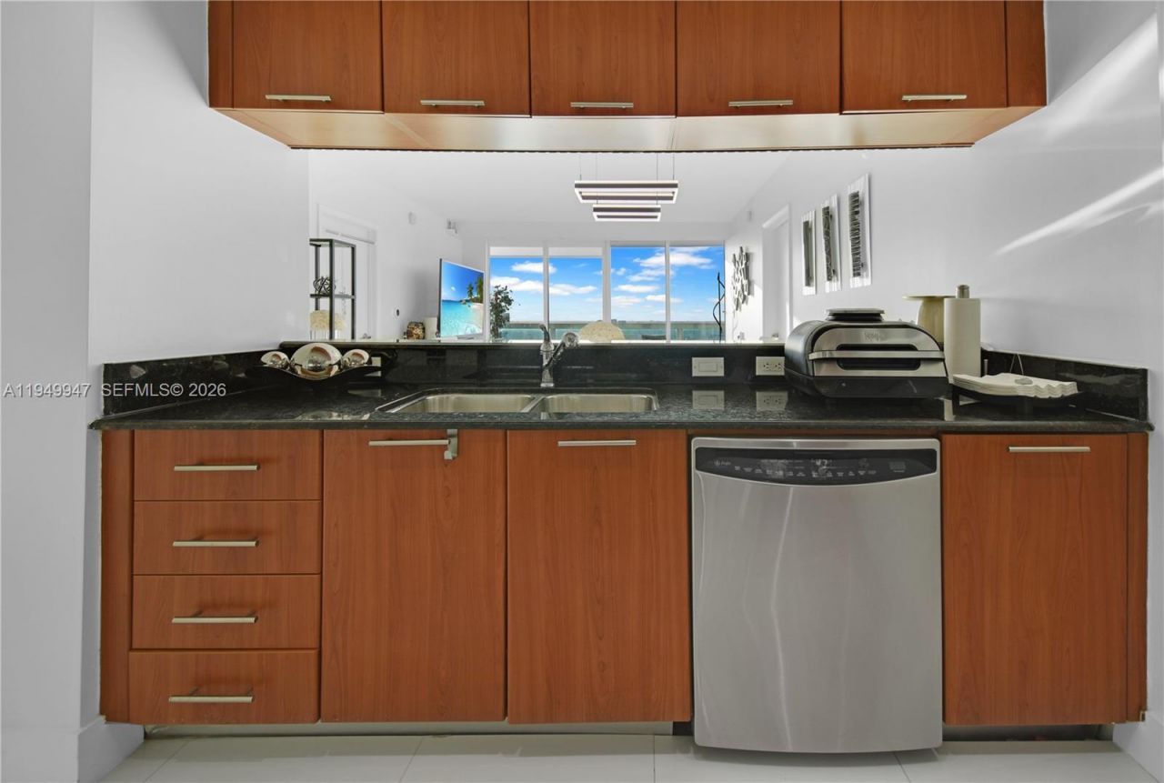 1800 N Bayshore Dr, Unit 3410, Miami, FL 33132 Photo