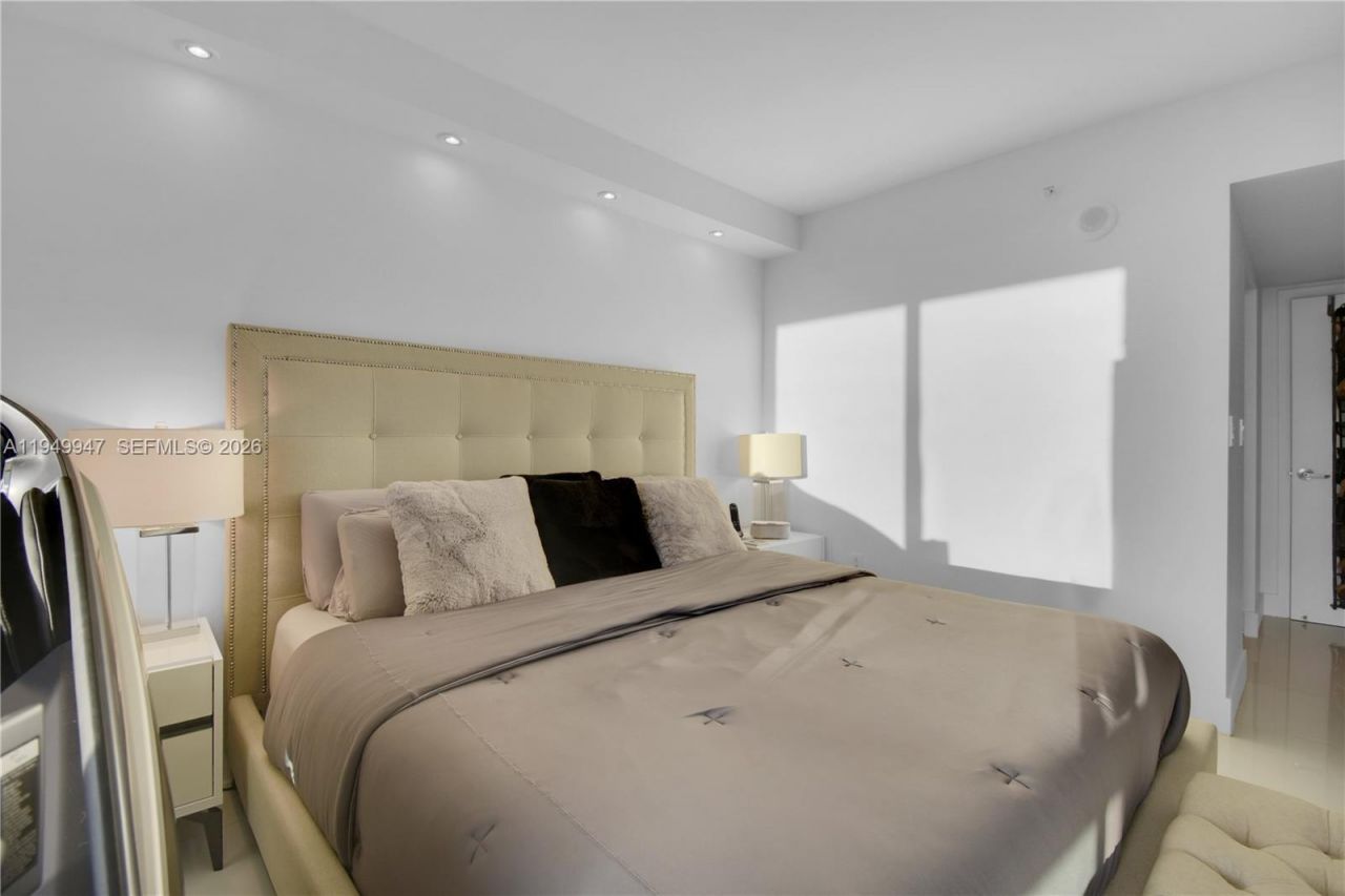 1800 N Bayshore Dr, Unit 3410, Miami, FL 33132 Photo