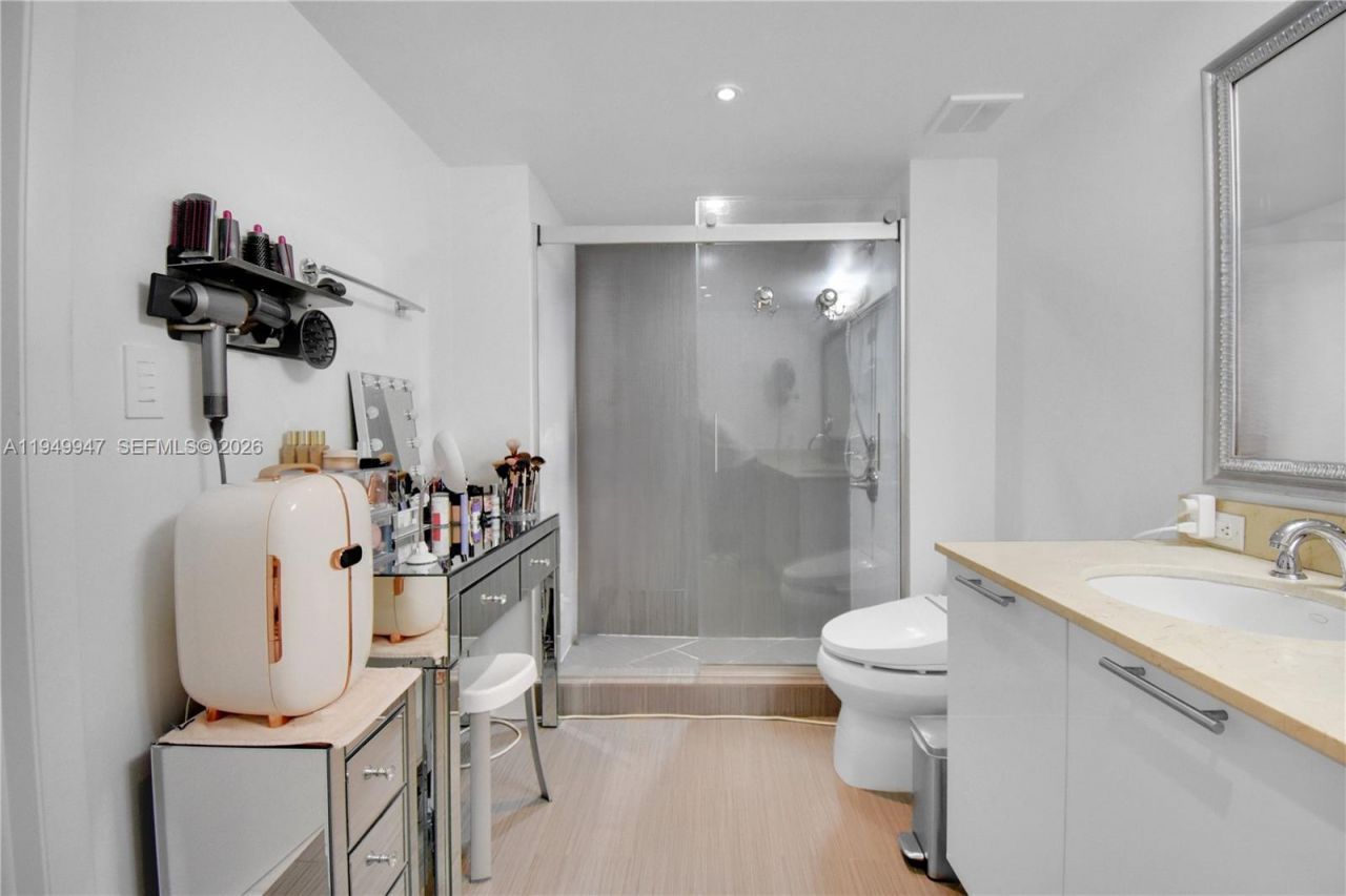 1800 N Bayshore Dr, Unit 3410, Miami, FL 33132 Photo