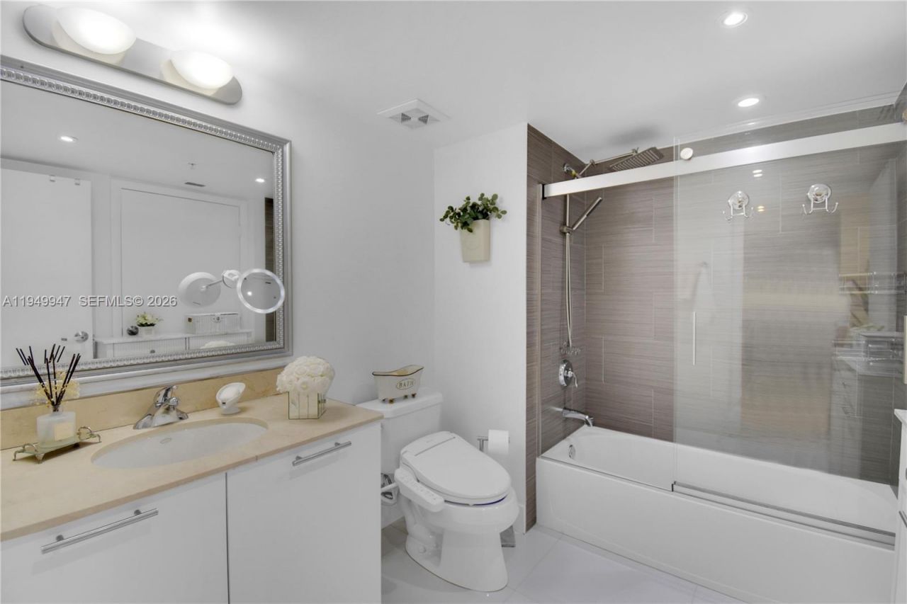 1800 N Bayshore Dr, Unit 3410, Miami, FL 33132 Photo