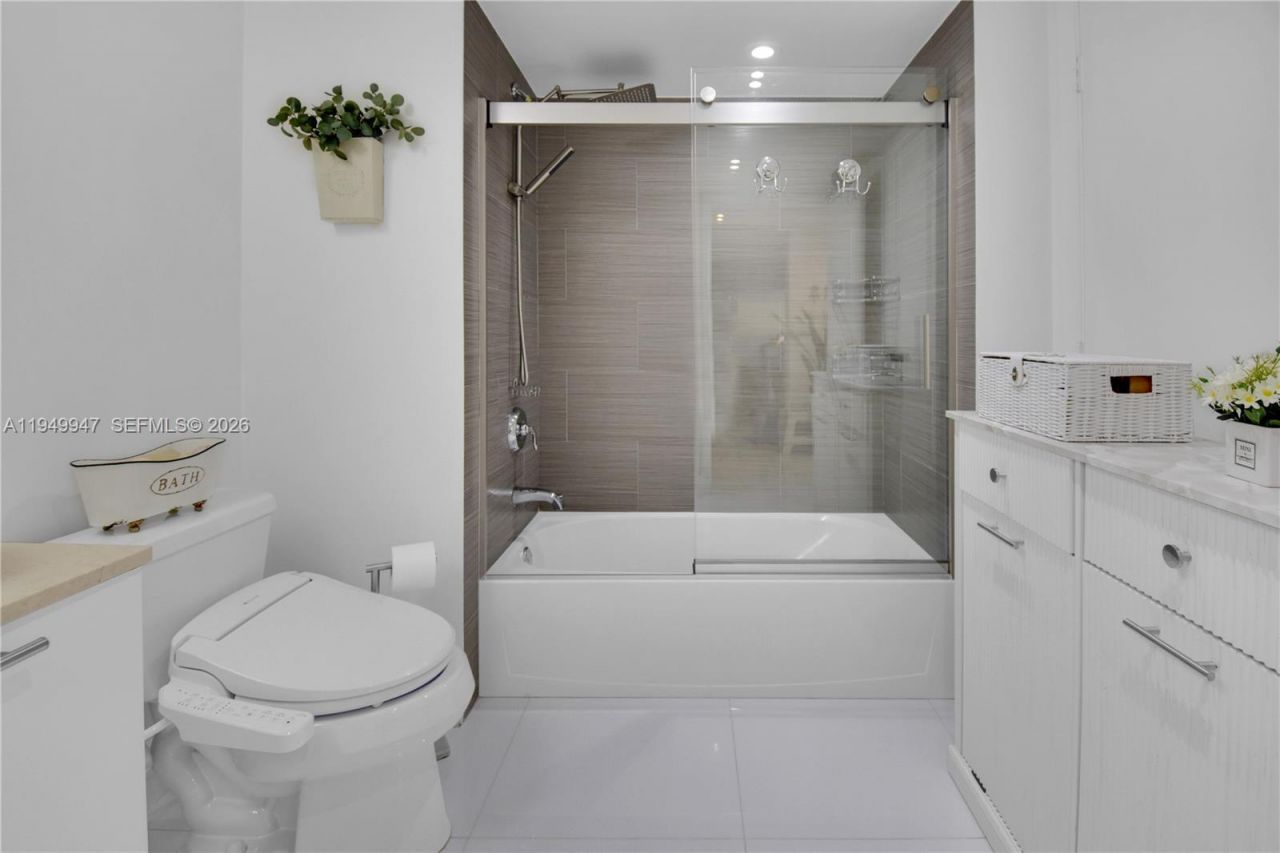 1800 N Bayshore Dr, Unit 3410, Miami, FL 33132 Photo