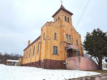 300 VANDERMARK RD, NANTICOKE, PA 18634