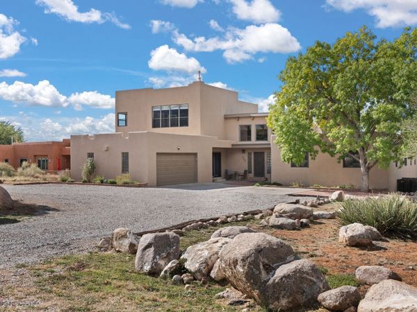 906 Tramway NE, Albuquerque, NM 87122