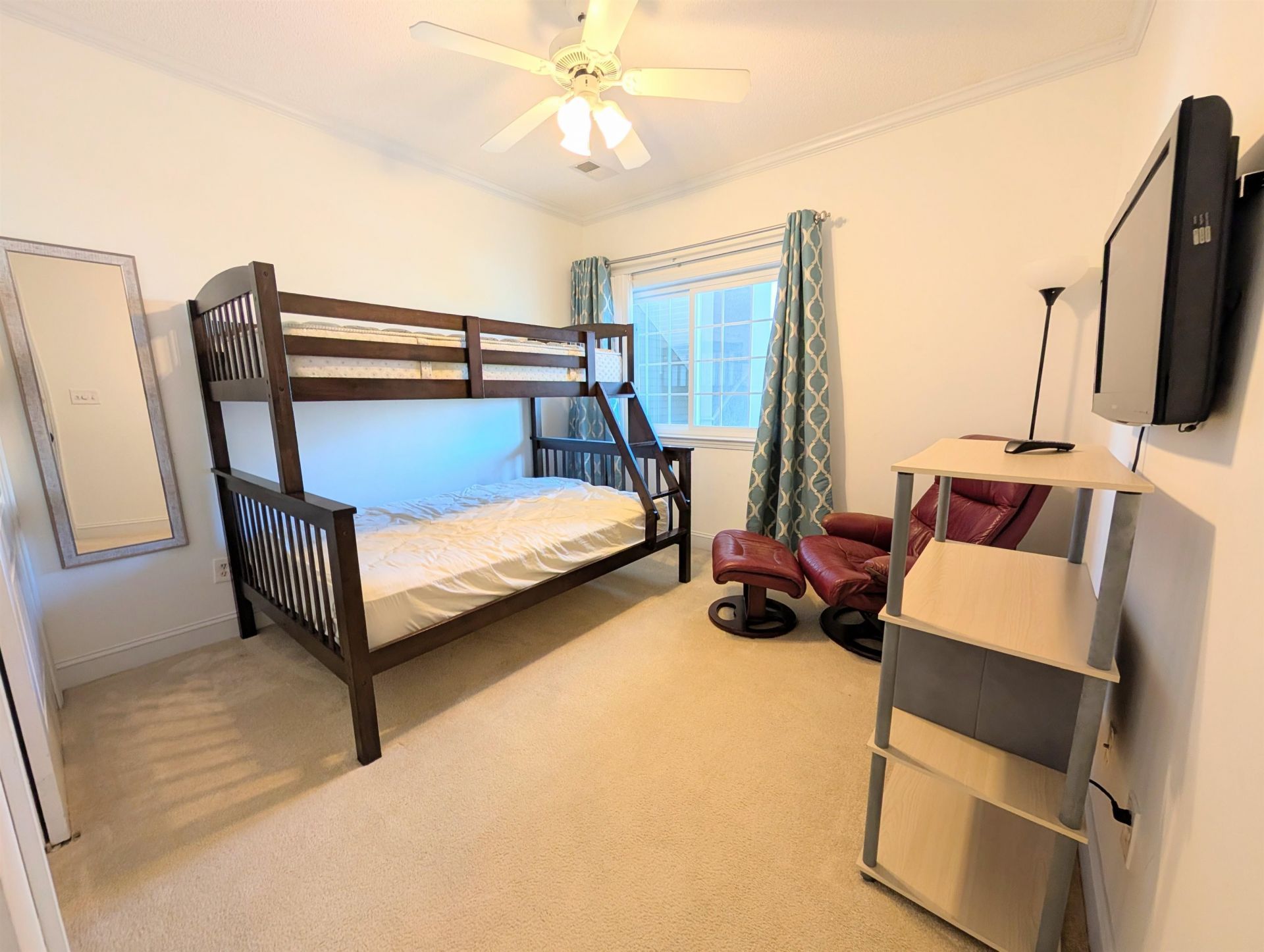 1100 Commons Blvd. Photo 11