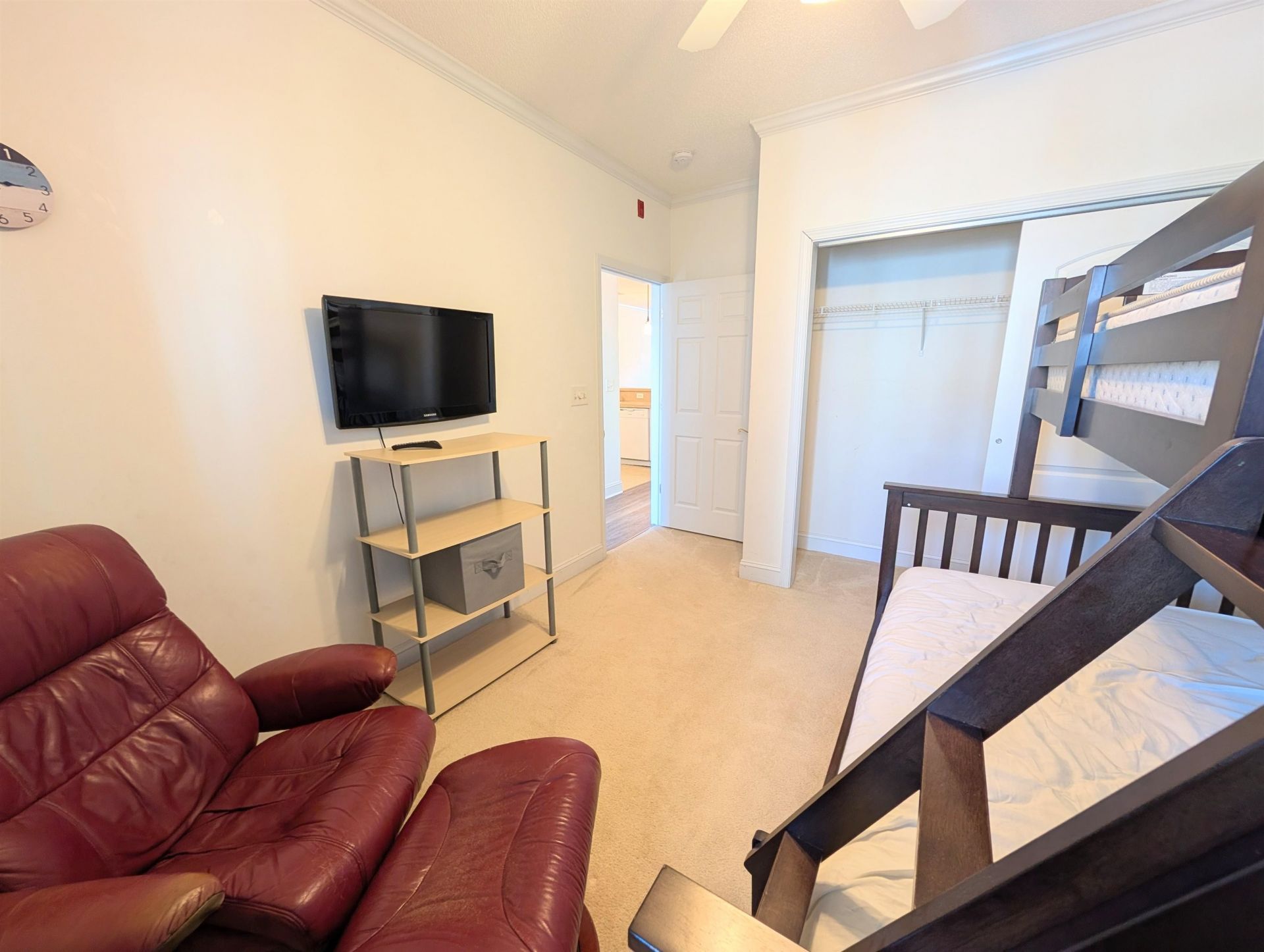 1100 Commons Blvd. Photo 12