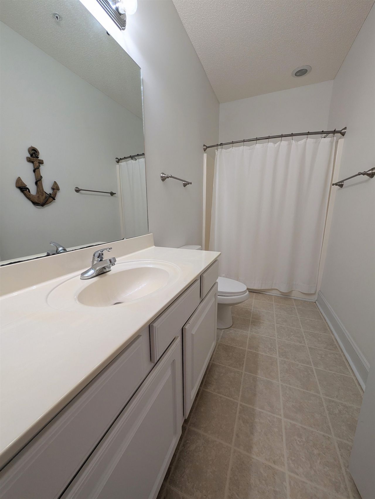 1100 Commons Blvd. Photo 14