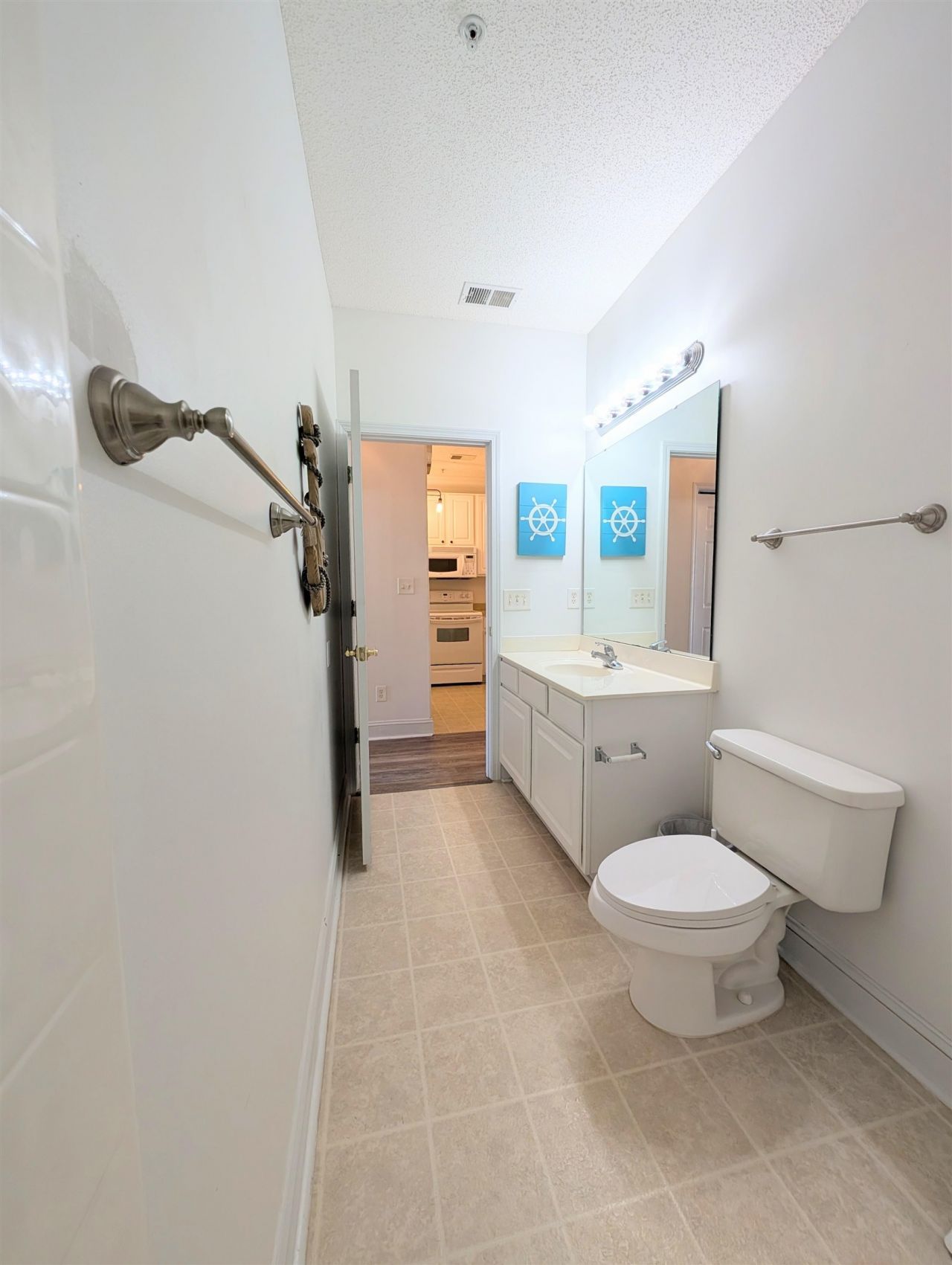 1100 Commons Blvd. Photo 16