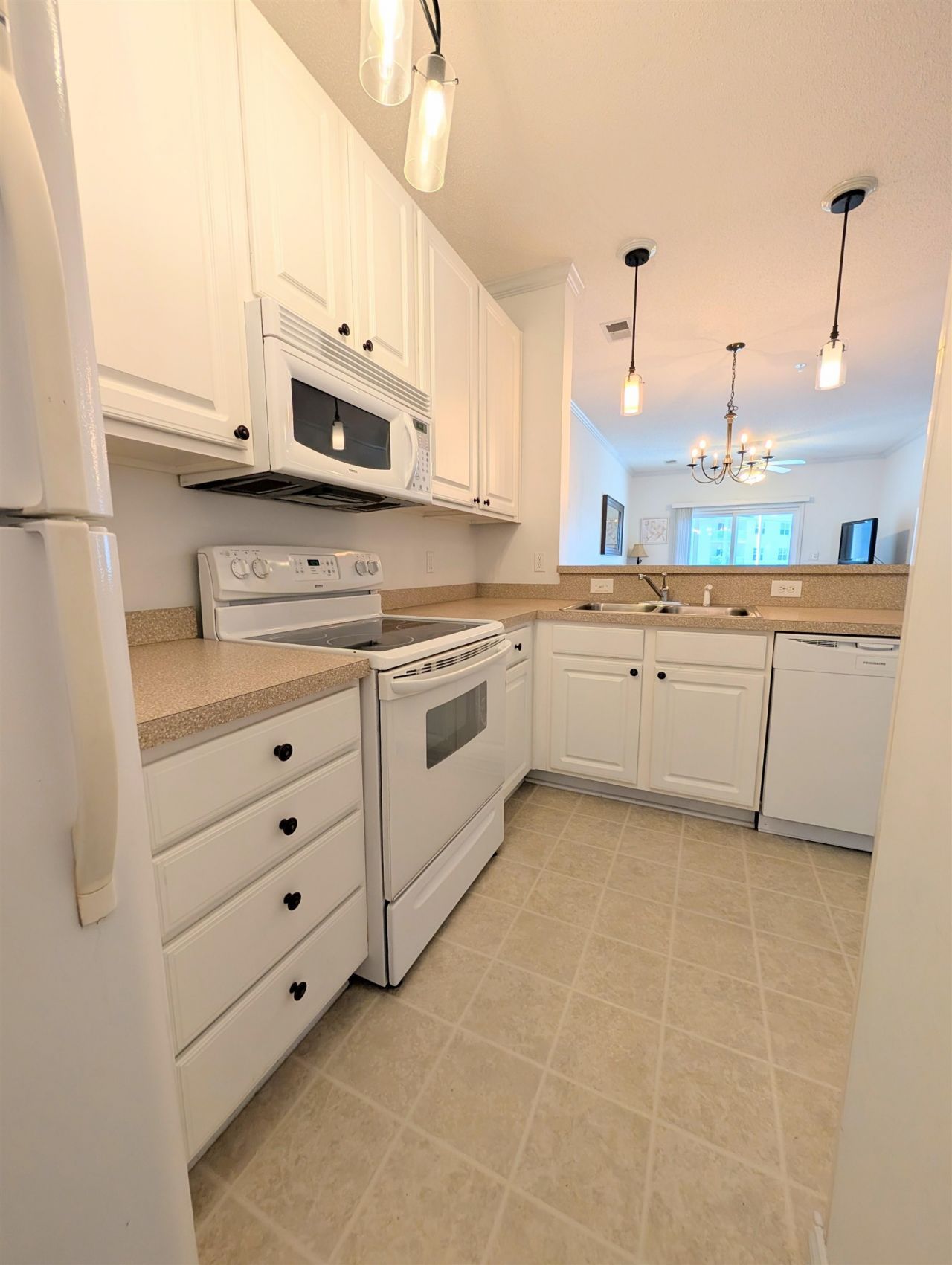 1100 Commons Blvd. Photo 7