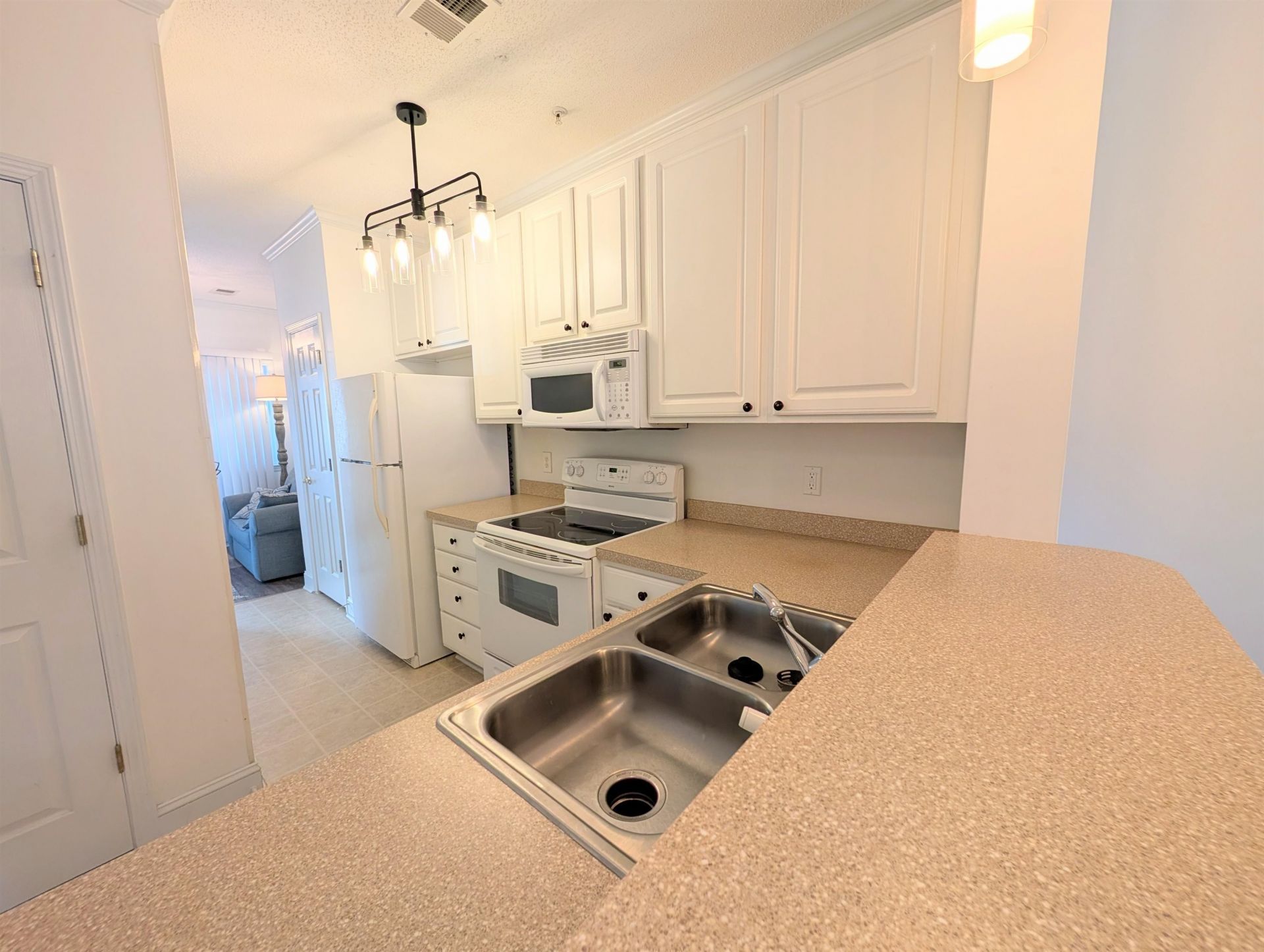 1100 Commons Blvd. Photo 9