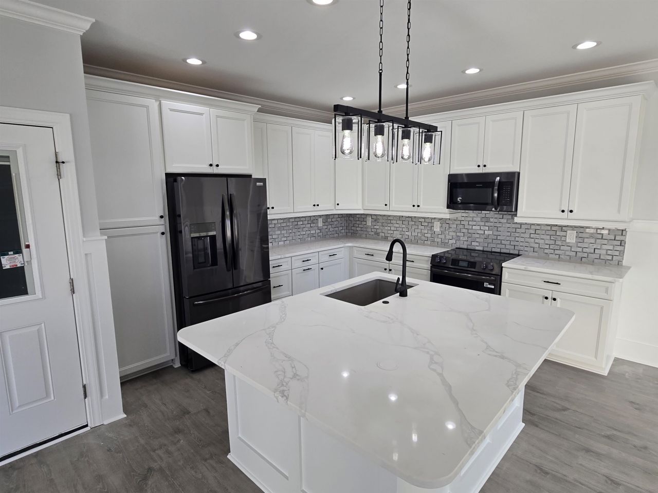 1007 Perrin Dr. Photo 2