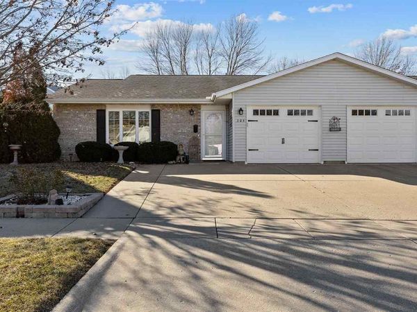 205 Westwood Rd, Williamsburg, IA 52361