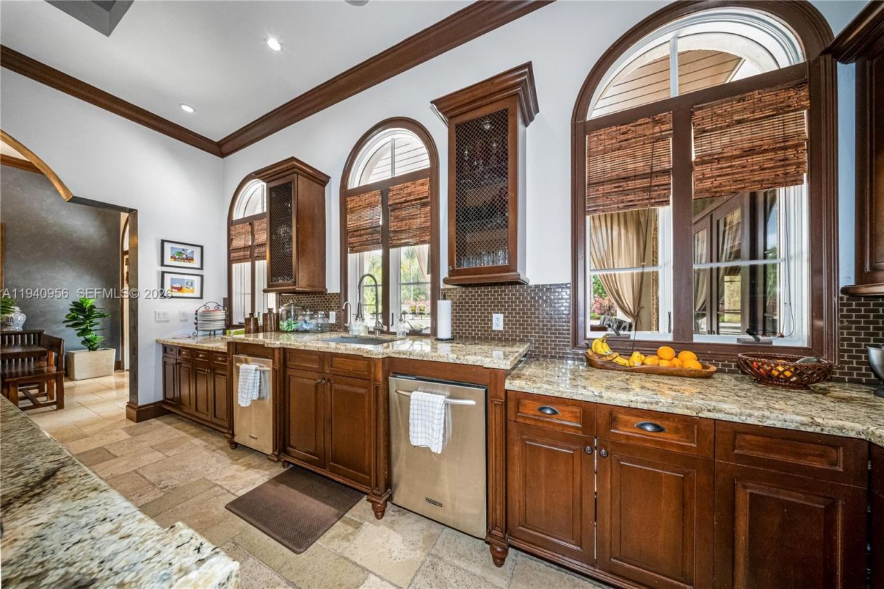 7538 SW 64th St , Miami, FL 33143 Photo