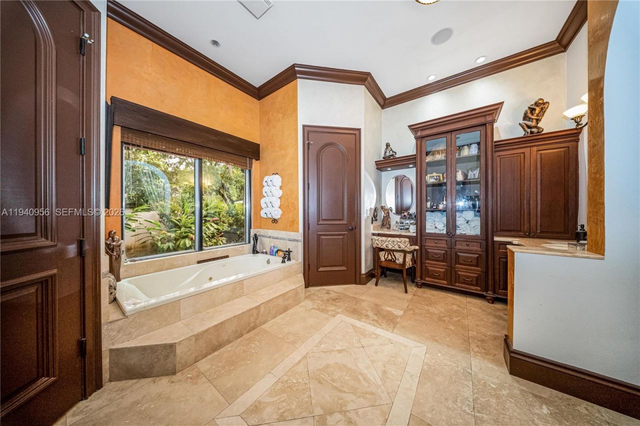 7538 SW 64th St , Miami, FL 33143 Photo