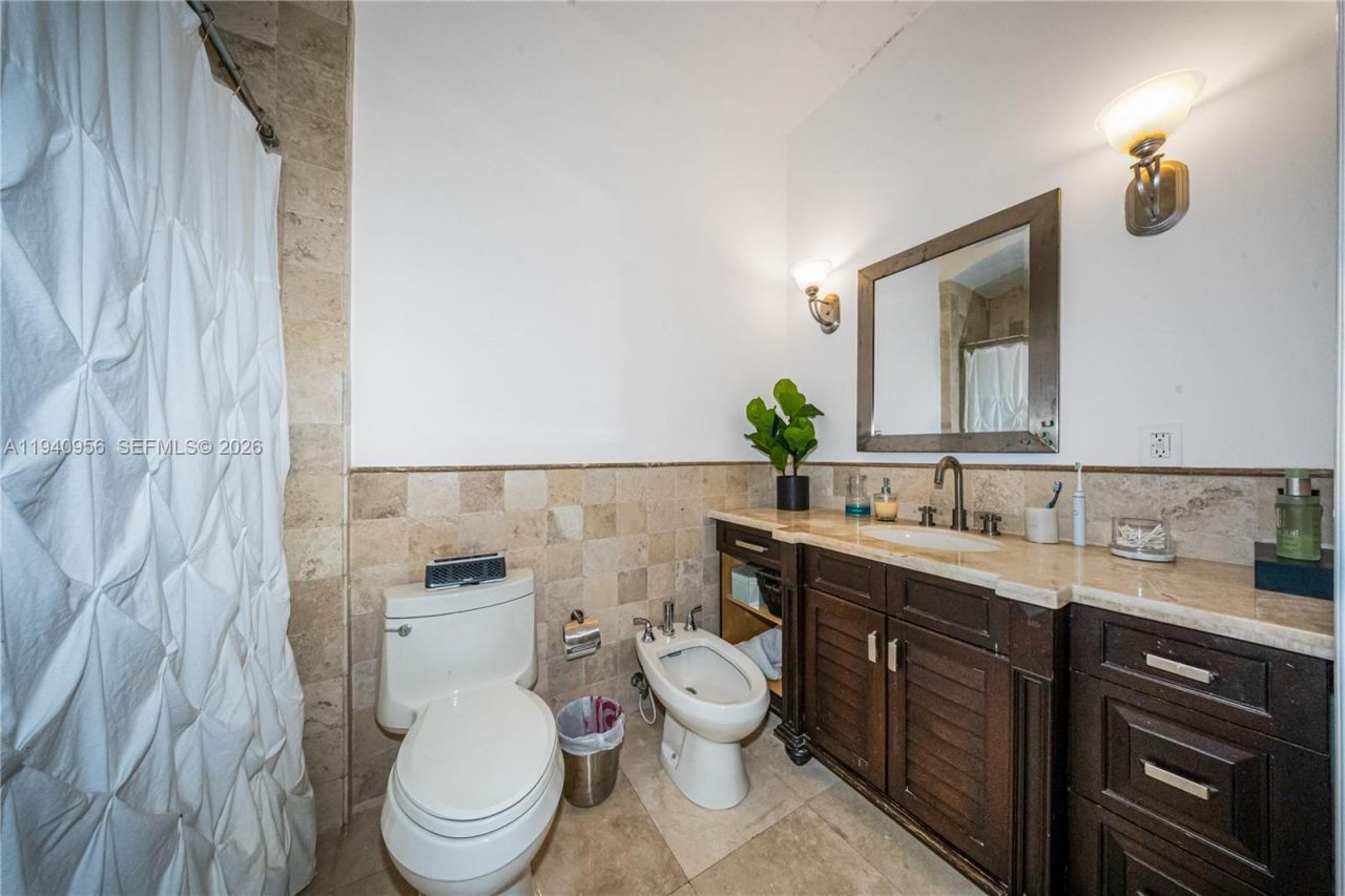 7538 SW 64th St , Miami, FL 33143 Photo