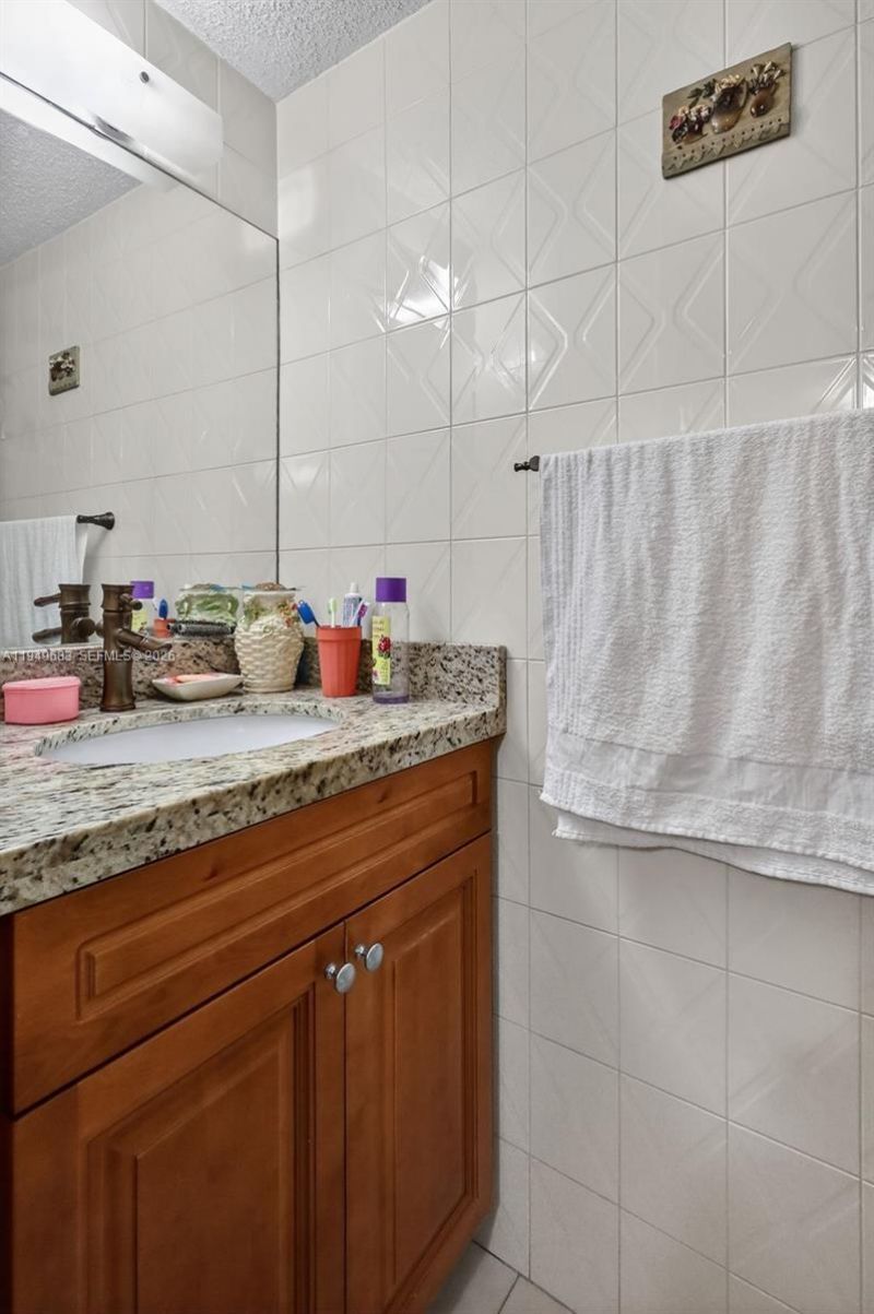 2224 W 53rd Pl, Unit 2224, Hialeah, FL 33016 Photo