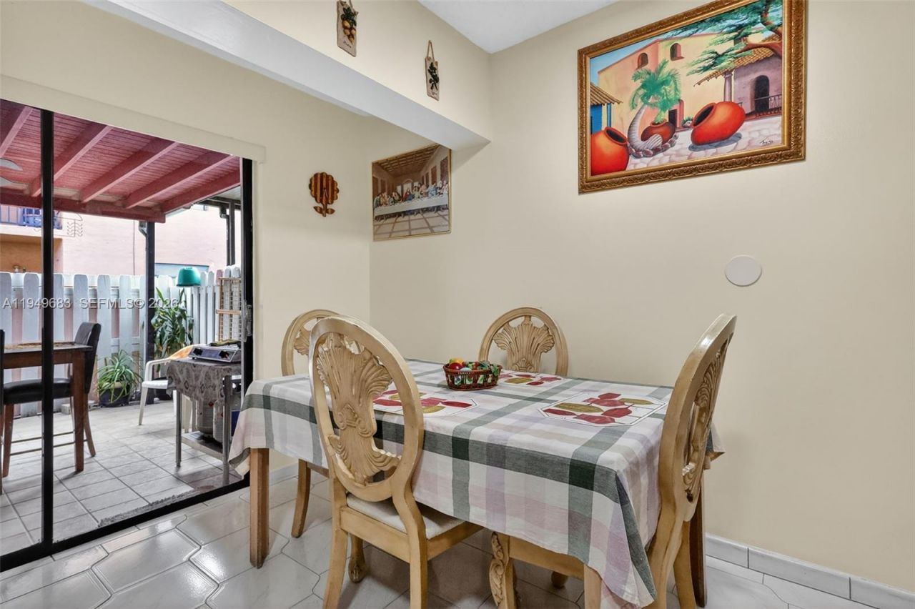 2224 W 53rd Pl, Unit 2224, Hialeah, FL 33016 Photo