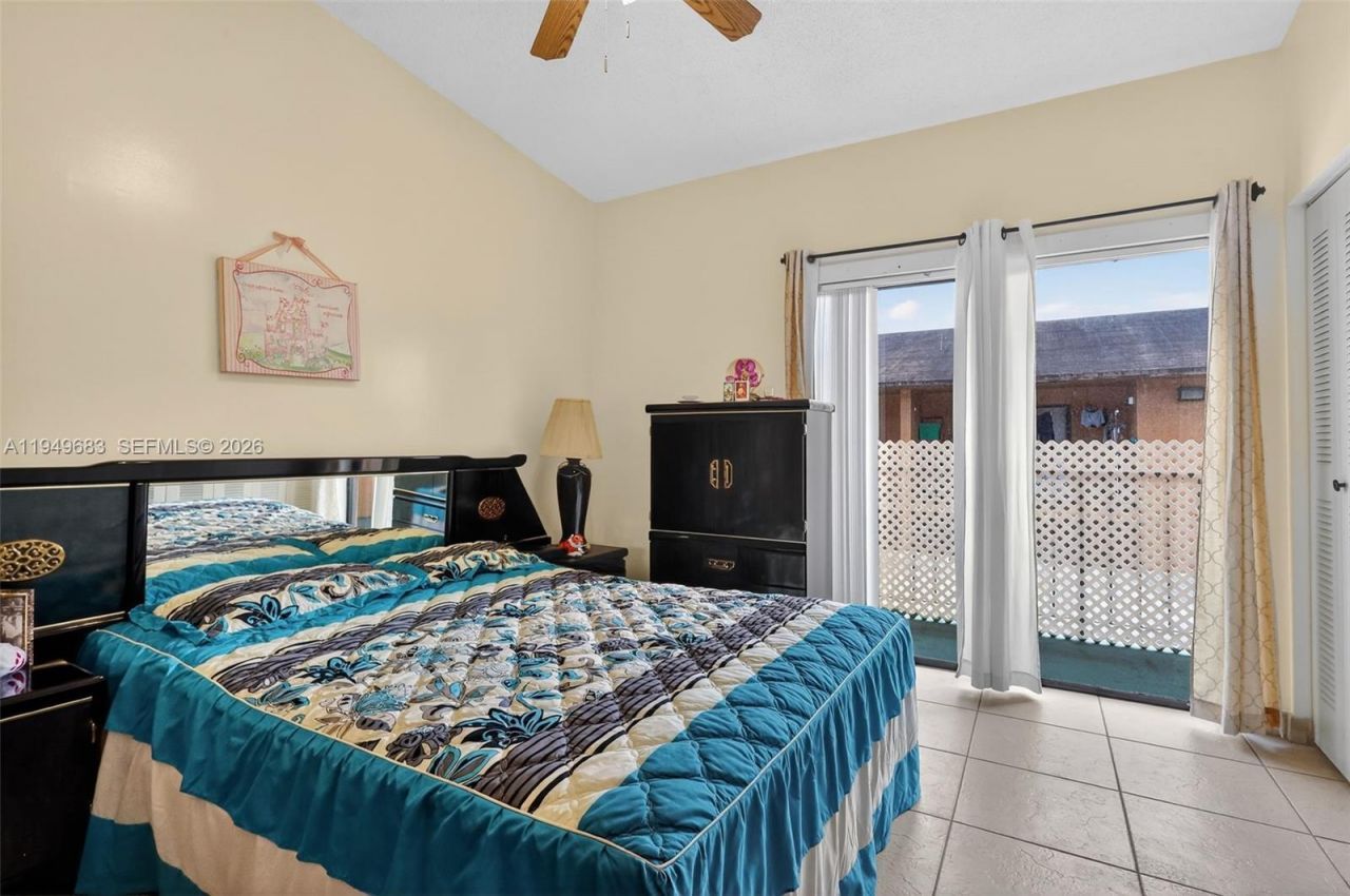 2224 W 53rd Pl, Unit 2224, Hialeah, FL 33016 Photo