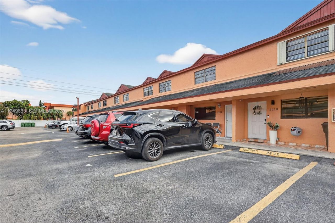 2224 W 53rd Pl, Unit 2224, Hialeah, FL 33016 Photo